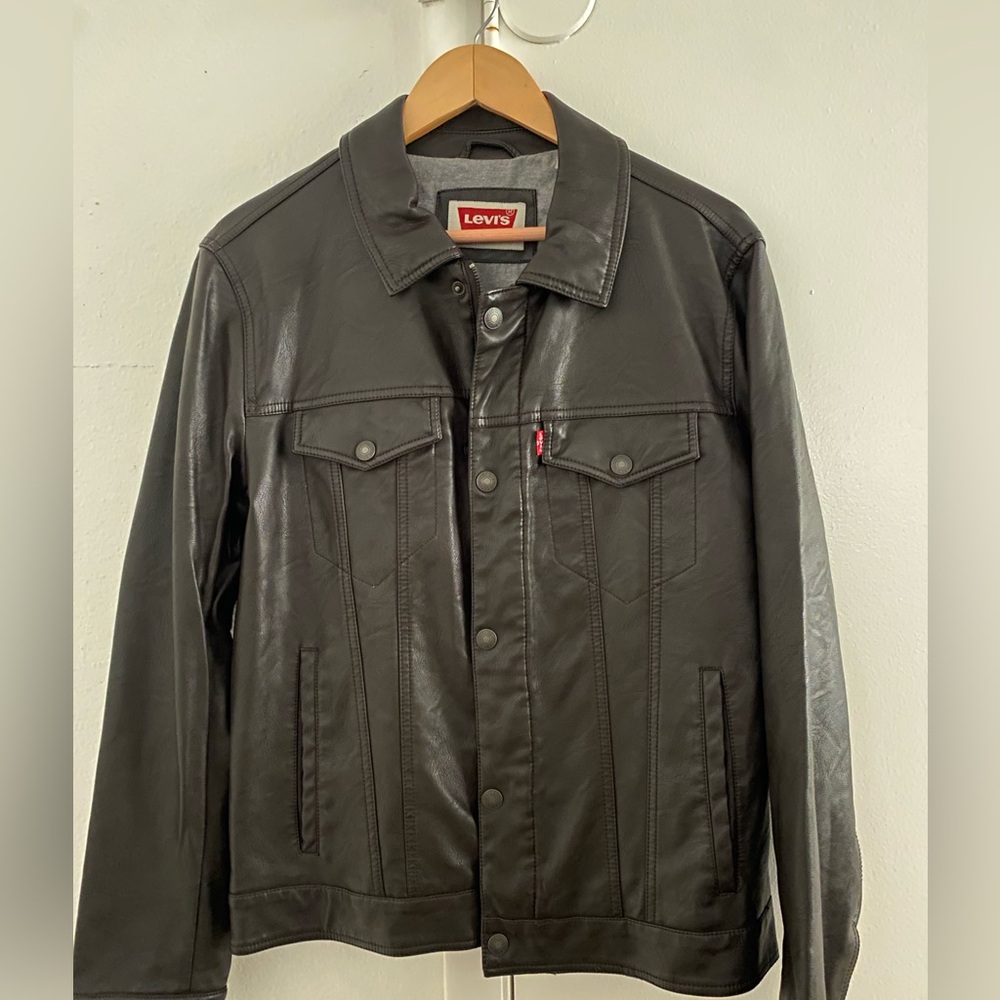 Vintage Levi’s leather jacket size small dark brown new with tags never used.